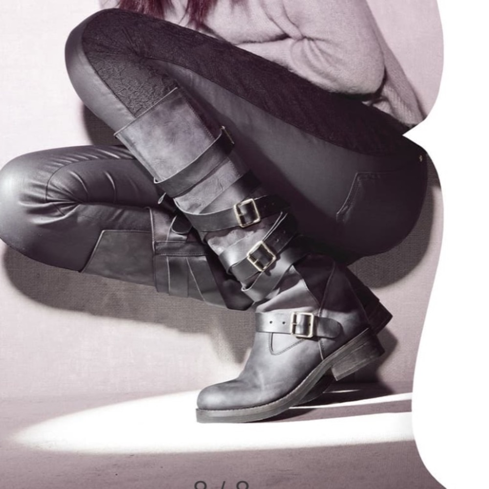 - Steve Madden boot